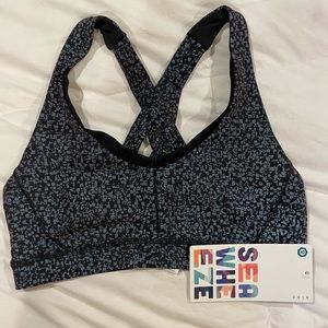 Lululemon Run N Stash Bra - Reflective